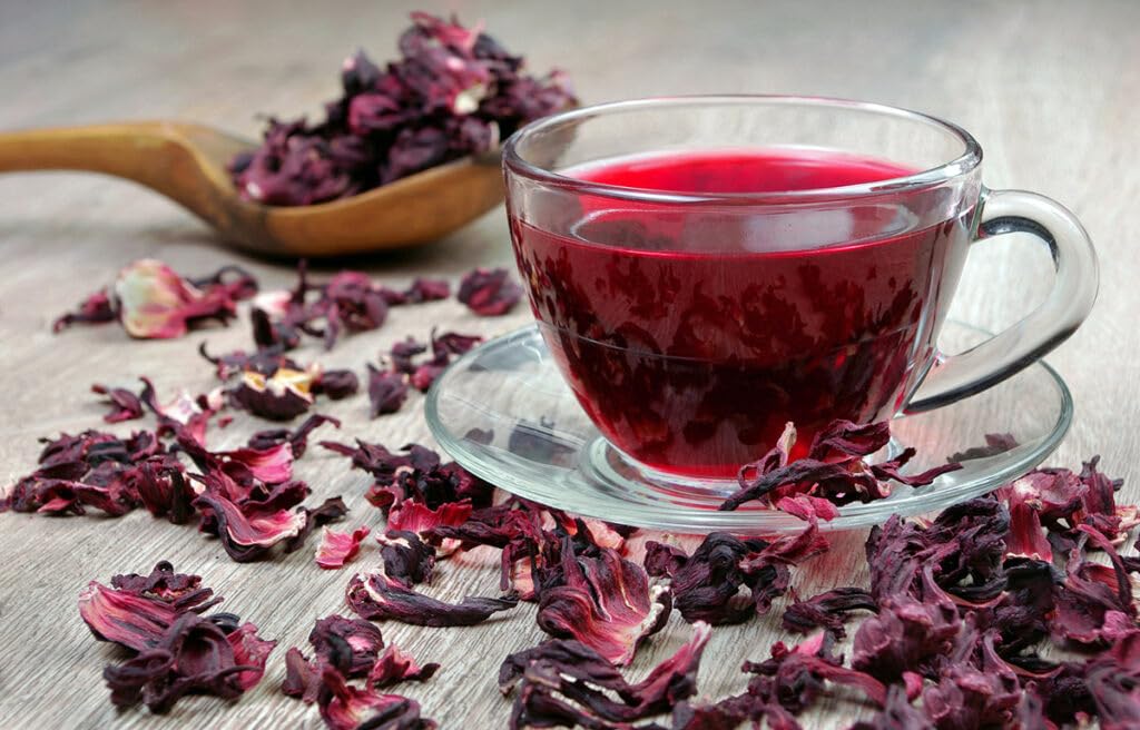 Hibiscus tea brew in a glass teapot showing vibrant ruby infusion by EarthWise