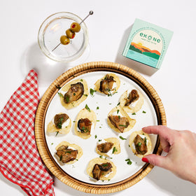Ekone Original smoked oysters can open closeup, smoky aroma and glossy texture.