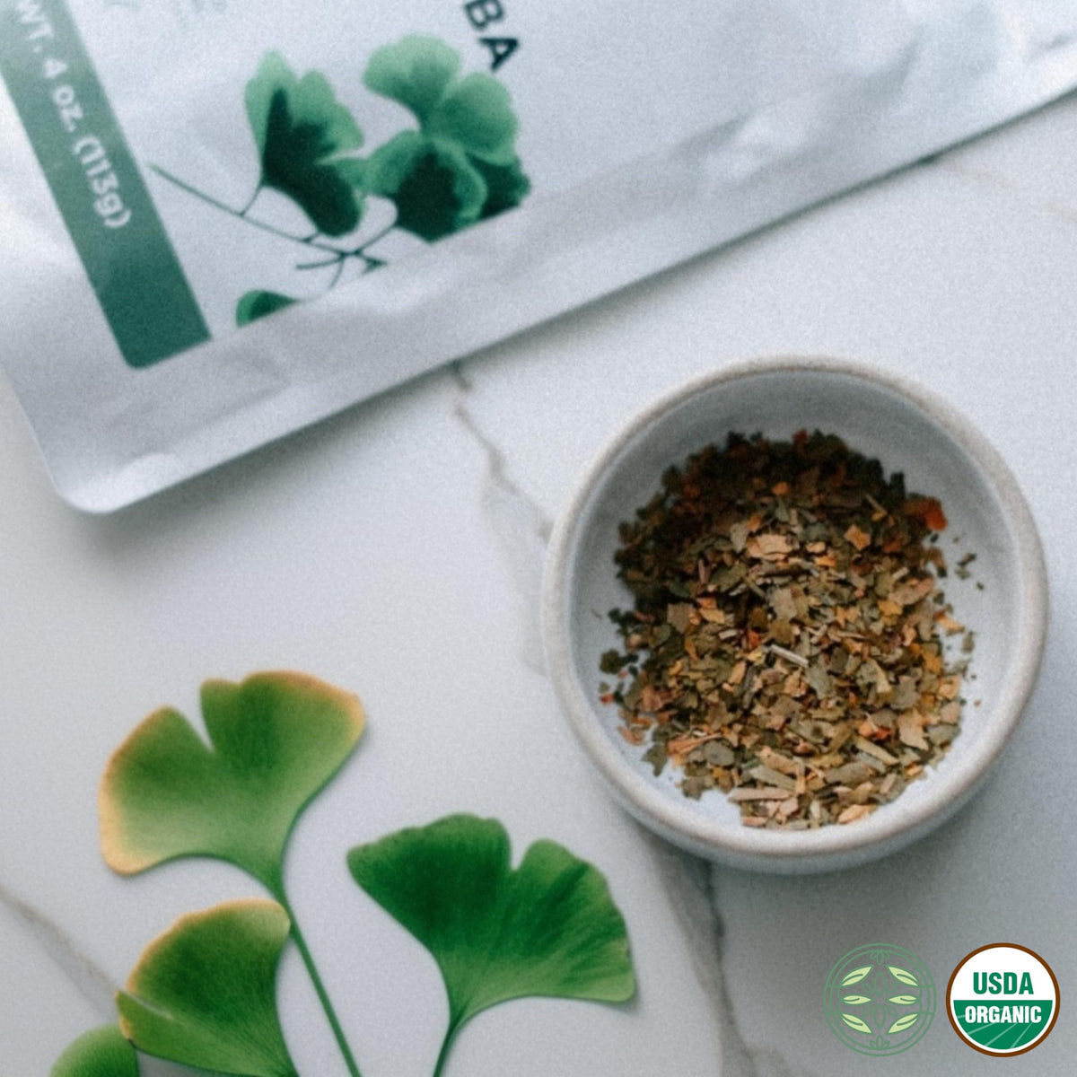 Ginkgo tea steeping image with aroma from Elanen Naturals leaves.