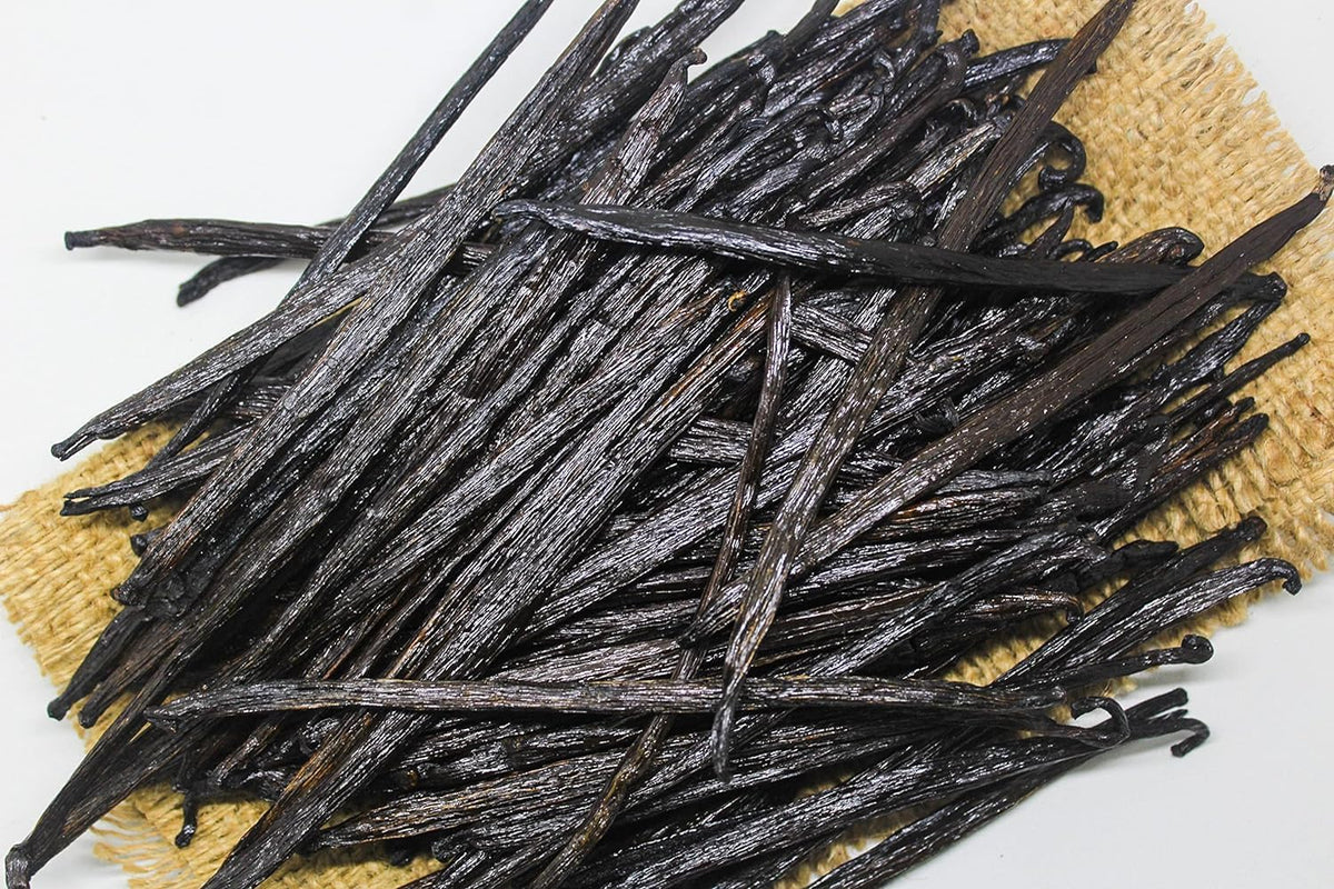 Non-GMO vanilla beans with vanillin richness — enhances desserts with depth.