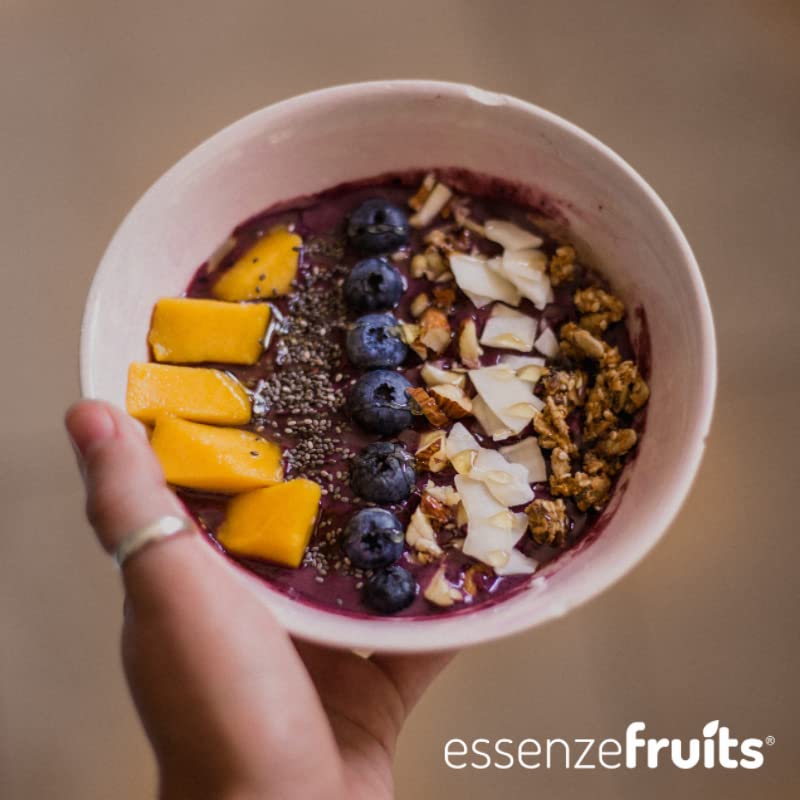 Essenzefruits Acai Powder close-up with berries; antioxidants spotlight.