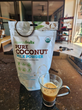 Essenzefruits Coconut Milk Powder label highlights clean ingredients.