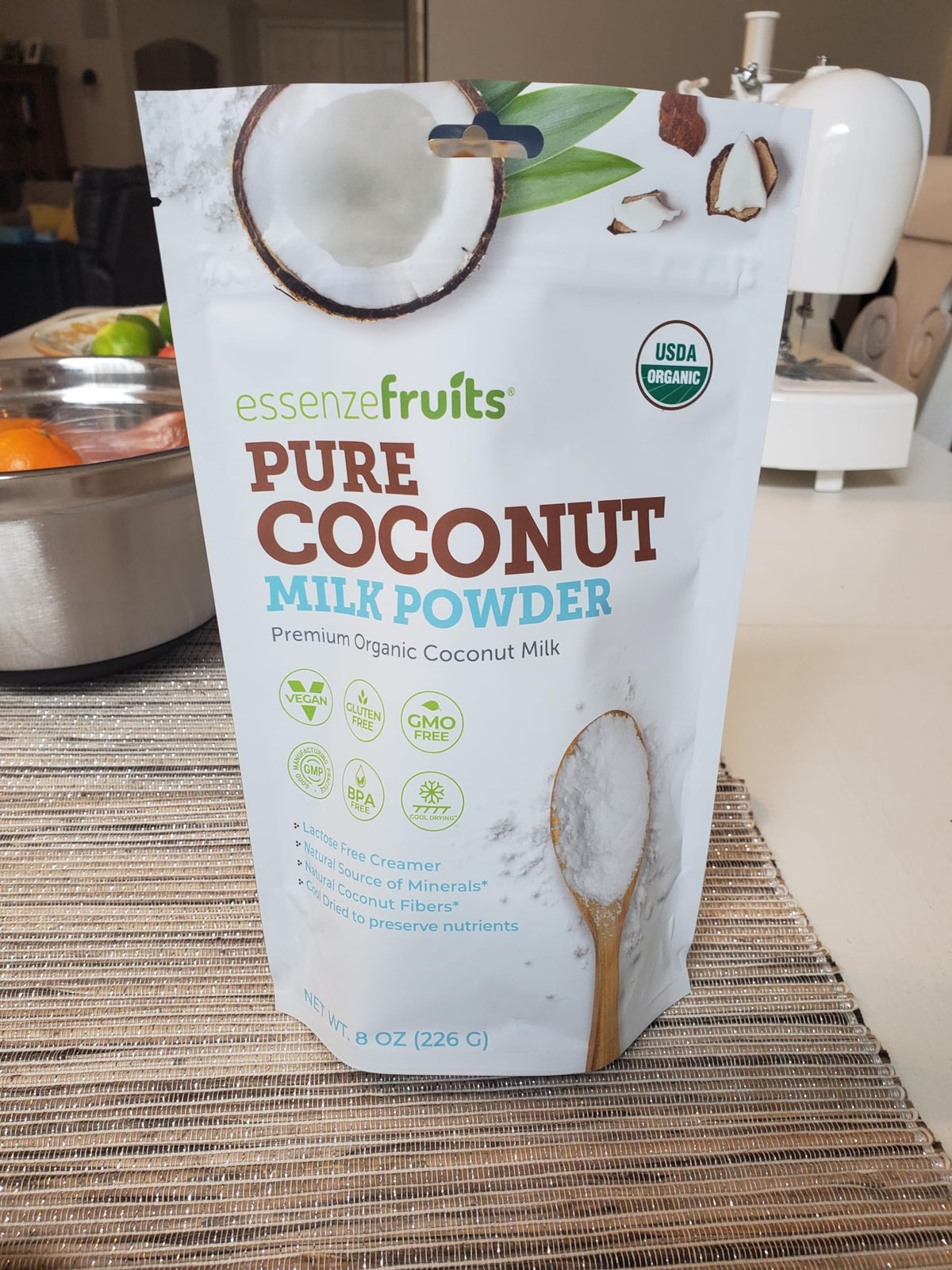 Essenzefruits Coconut Milk Powder scoop for easy portioning in smoothies.