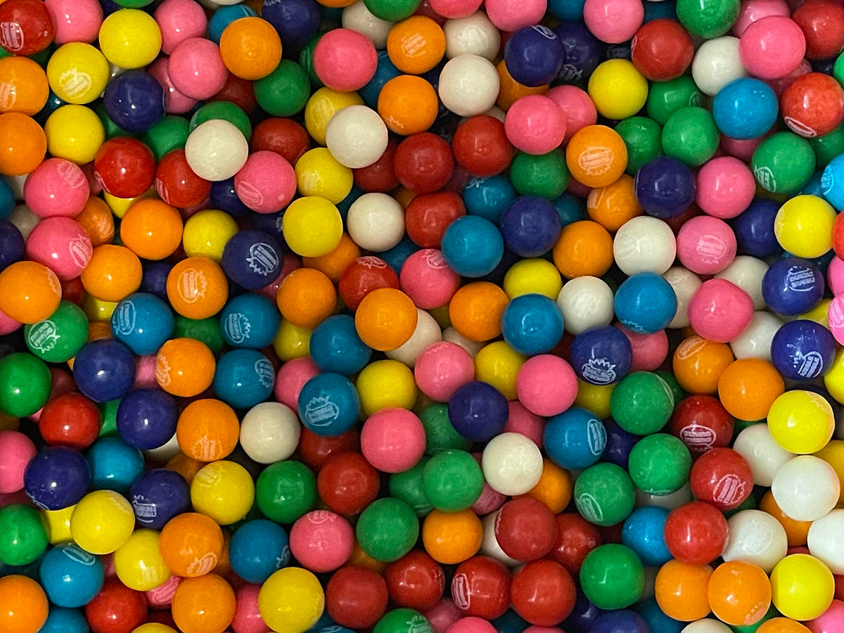 Closeup of Eueasy Dubble Bubble texture; glossy coating and chewy bite
