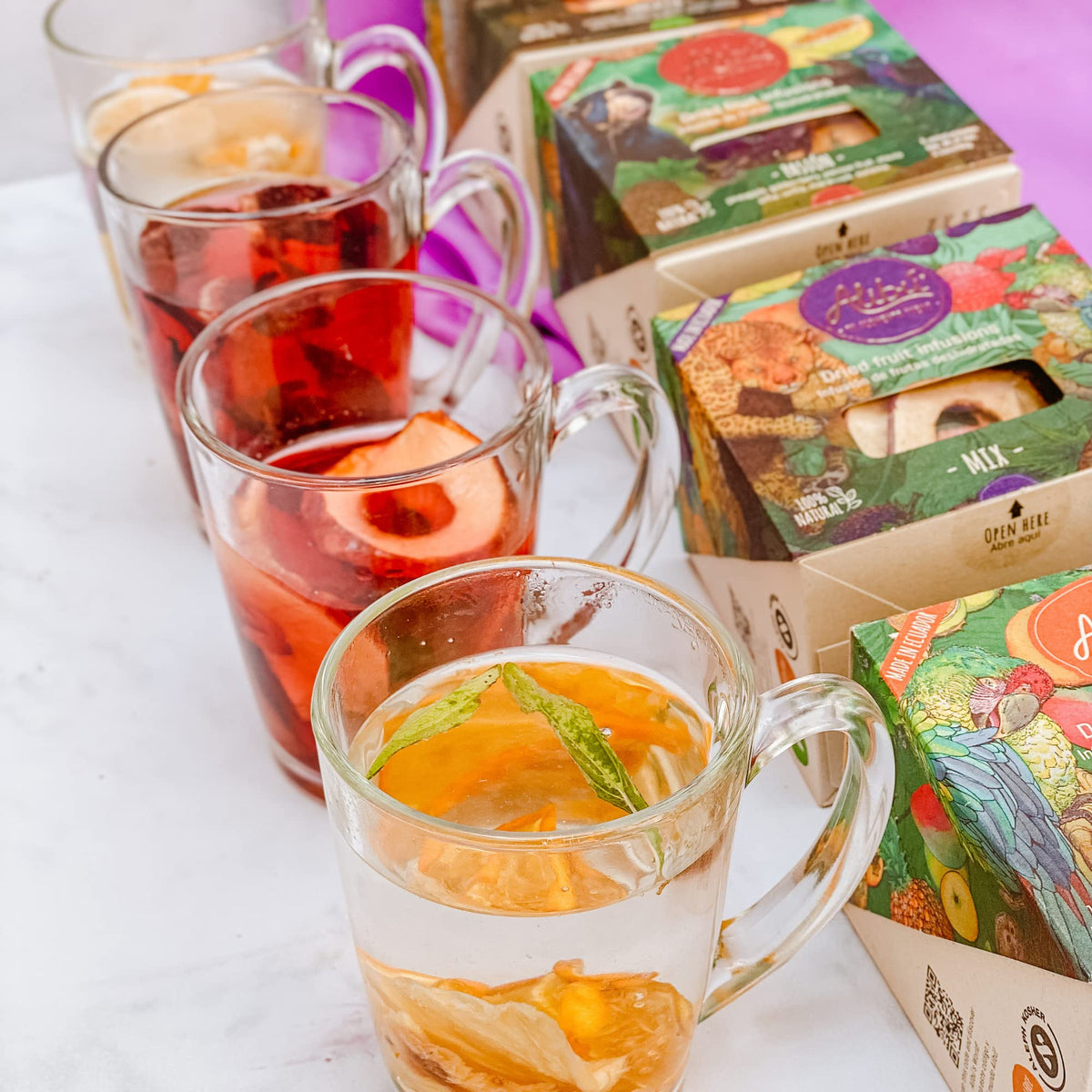 Everglobe Alibú cold infusion method for refreshing fruit water.