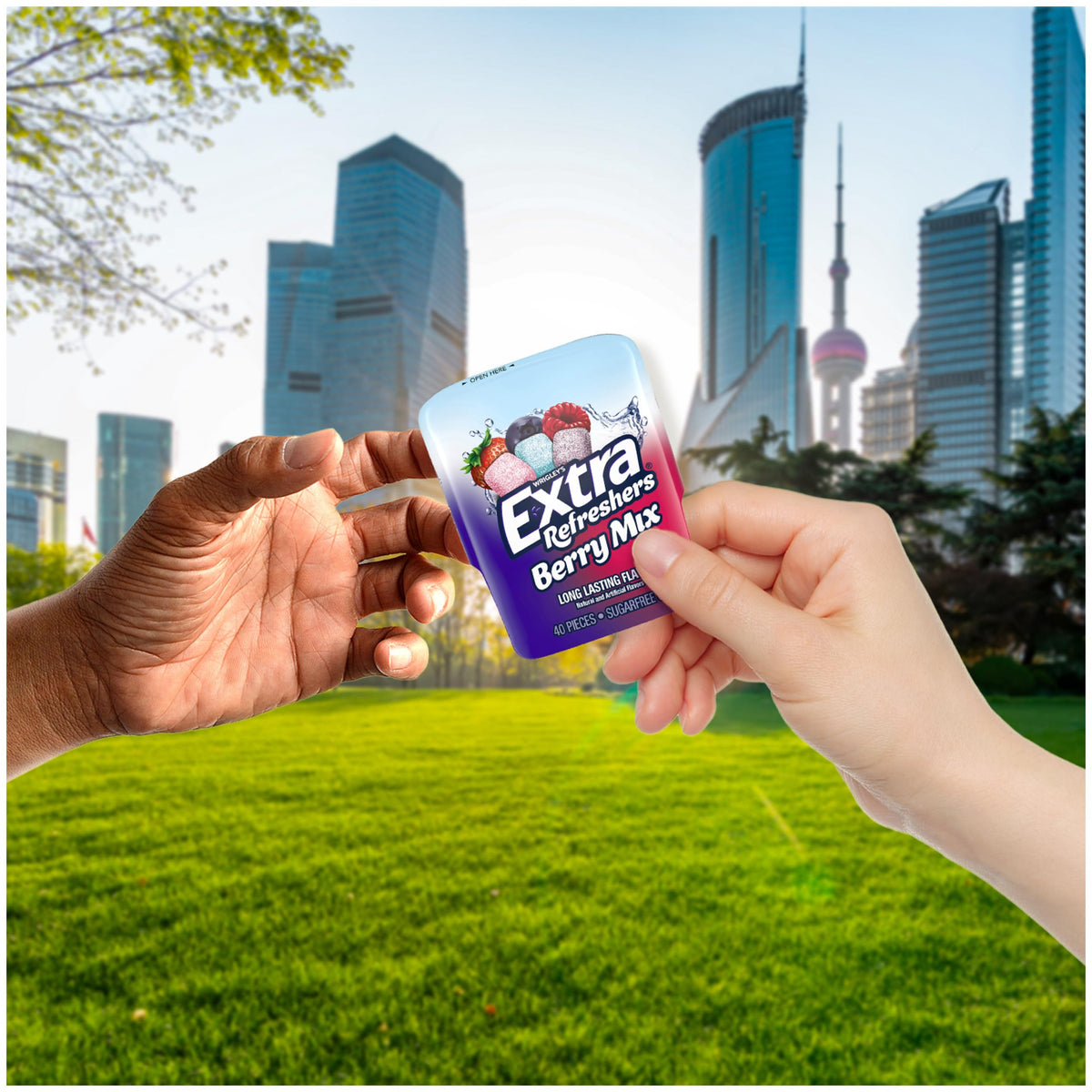 EXTRA Berry Mix Gum raspberry rush flavor for tangy chew.