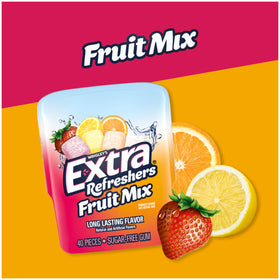 Extra Gum Refreshers Strawberry Freeze close-up, refreshing on-the-go breath.