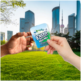 EXTRA Refreshers Mint Mix Gum sweet mint flavor close-up.
