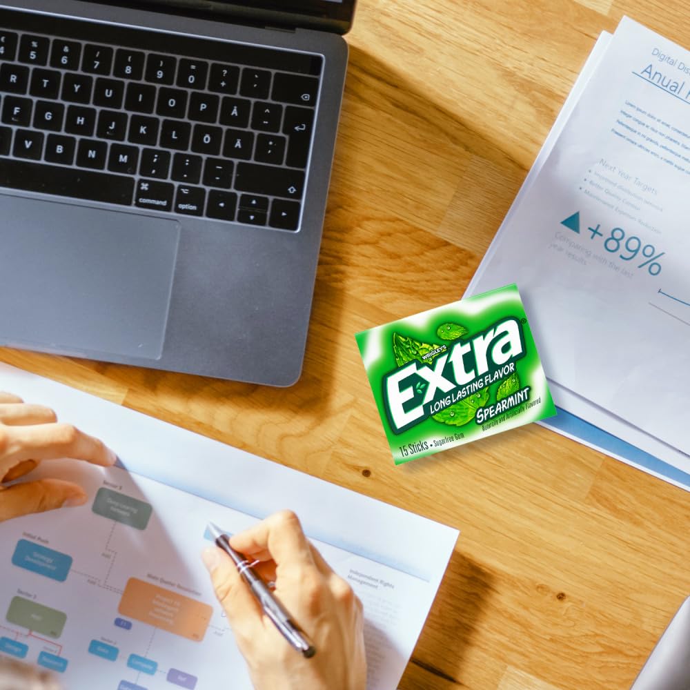 Compact Extra Spearmint gum ready to go in a bag.