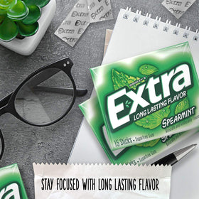 Two friends share Extra Spearmint sugar-free gum.