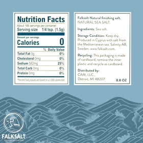 Falksalt pyramid-shaped flakes on a plate highlighting artisan texture.