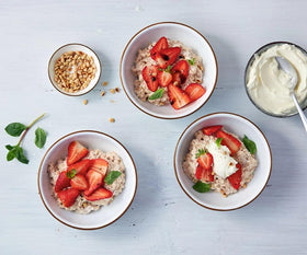 Raisins and fruit flakes featured in Familia Bircher Müesli.