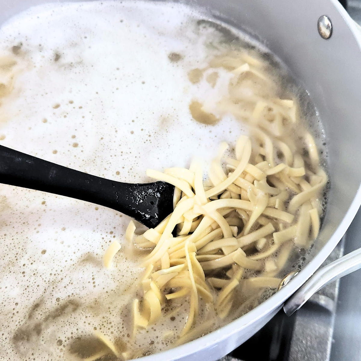Farmhouse Preserve noodles cooking to al dente, ideal for weeknight dinners.