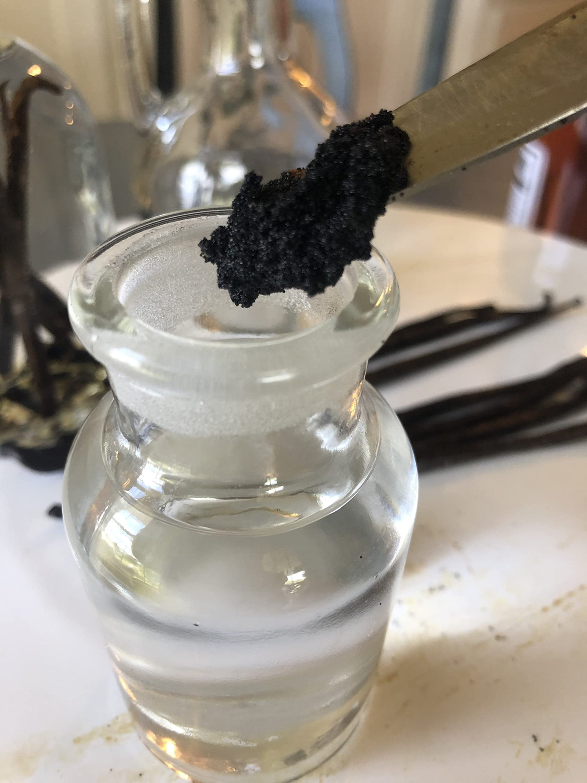 FITNCLEAN bourbon organic vanilla beans deliver intense aroma for beverages.