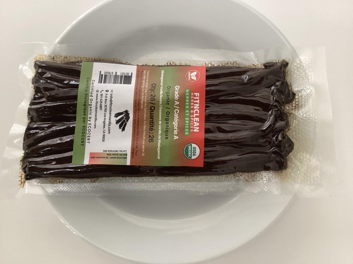 FITNCLEAN vanilla extract bottle illustrating versatile flavoring for drinks and baking.