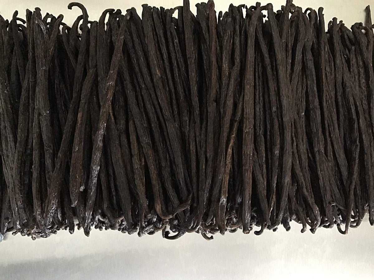 FITNCLEAN vanilla bean pods ready for extract: easy flavor building in recipes.