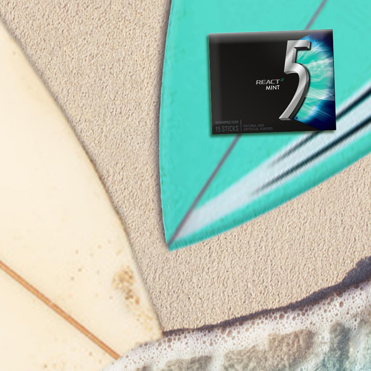 Fivegum React 2 Mint on-the-go pack ready for travel and quick refresh.