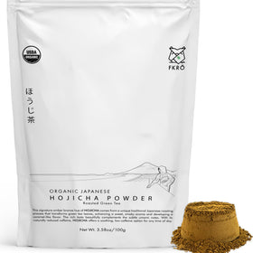 FKRO Hojicha powder in a scoop, ideal for a comforting latte.