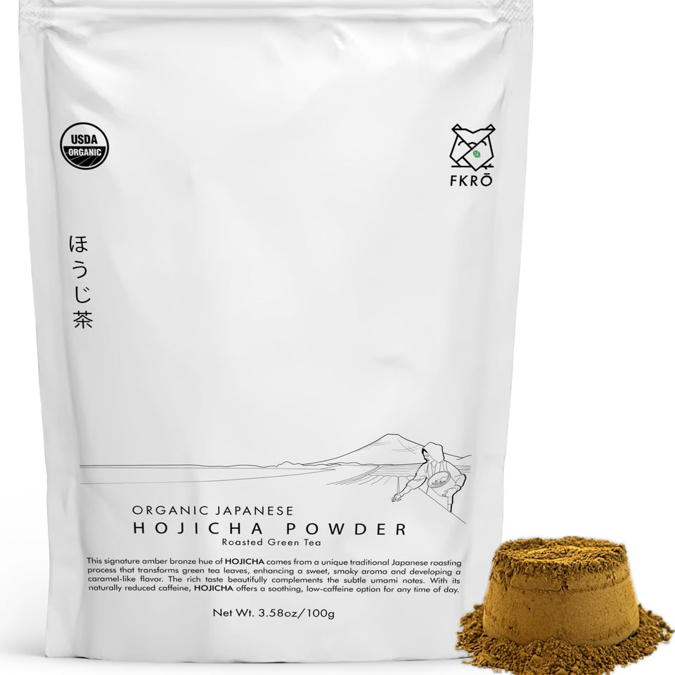 FKRO Hojicha powder in a scoop, ideal for a comforting latte.