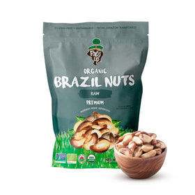 Floresta em Pé Brazil nuts packshot shows fresh, preservative-free snacking for active lifestyles.