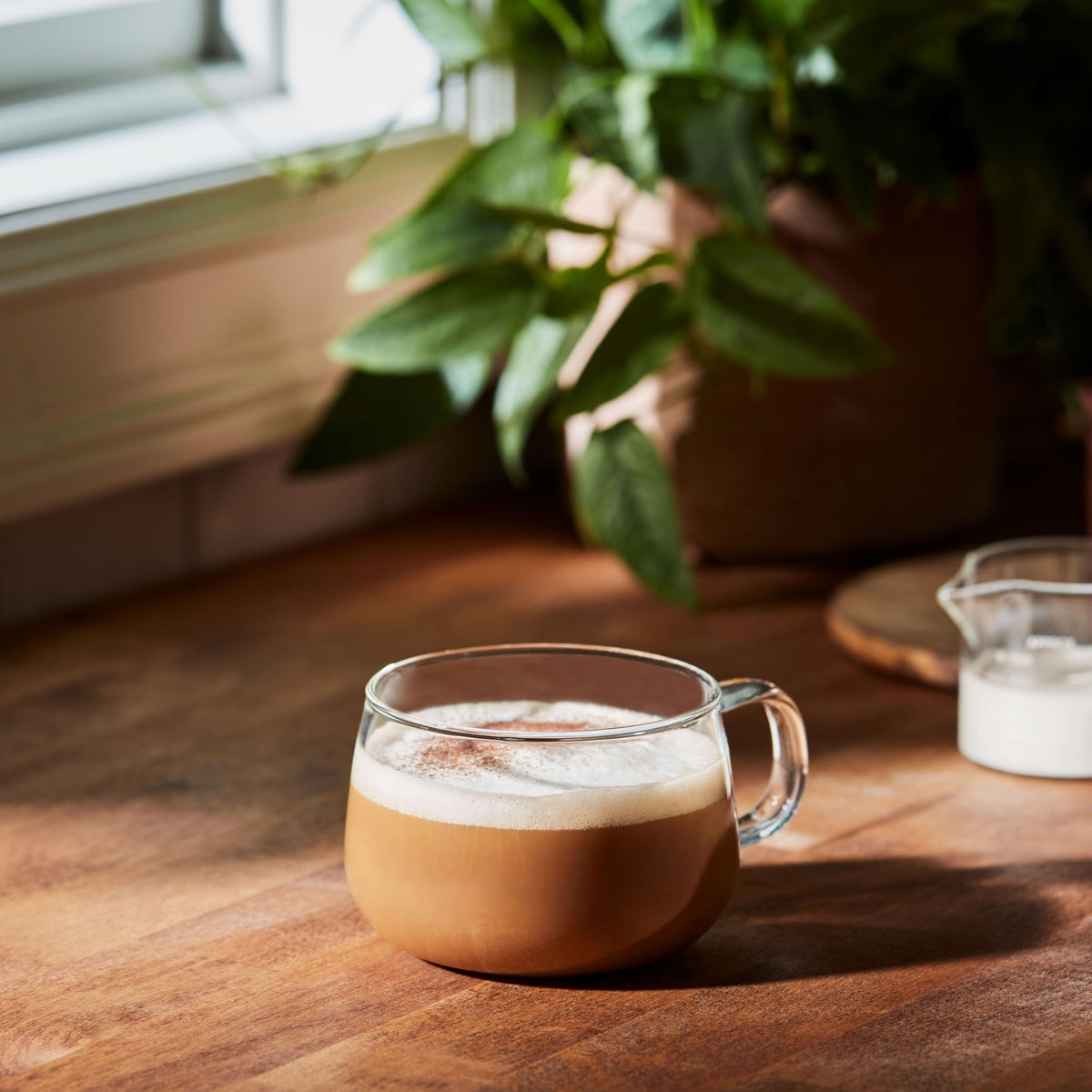 Folgers Simply Smooth French press brew scene showcasing mellow flavor potential.
