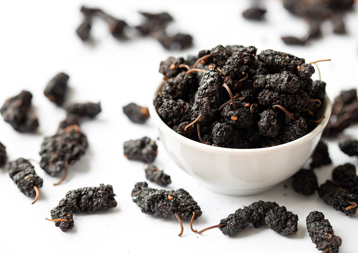 Food to Live organic dried black mulberries label, non-GMO and unsulfured quality.