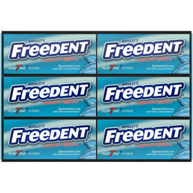 Closeup of 15-stick Freedent pack highlighting nonstick spearmint flavor