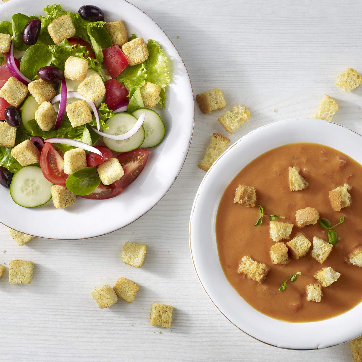 Fresh Gourmet croutons packaging scene: refrigerate after opening to preserve crunch.