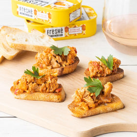 Freshé tin with olive oil and vegetables for premium meals.
