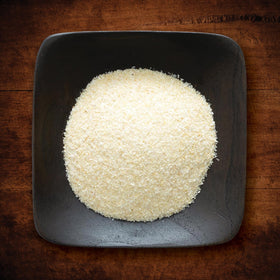 Kitchen counter with Frontier Co-op Organic White Onion Granules display