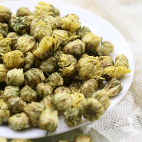 FullChea chrysanthemum tea brewing in a cup with aroma.
