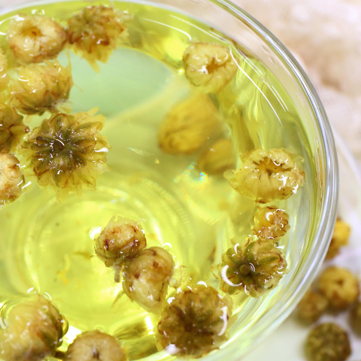 FullChea chrysanthemum tea cup with honey, natural sweetness.
