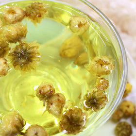 FullChea chrysanthemum tea cup with honey, natural sweetness.