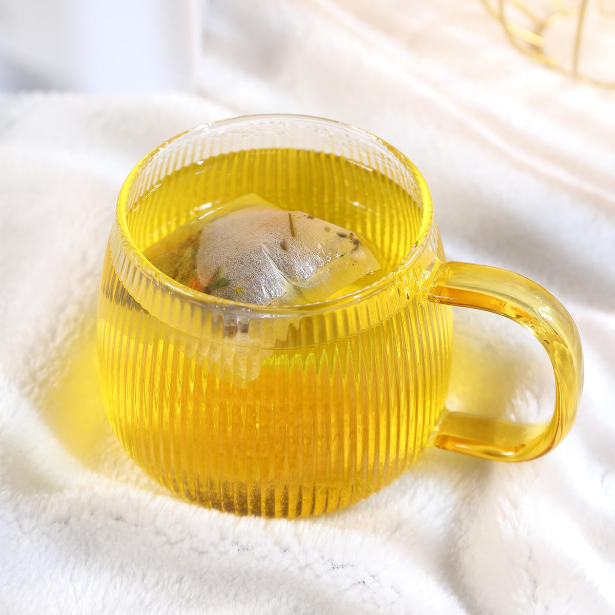 FullChea goji berries highlight add bright contrast to the tea
