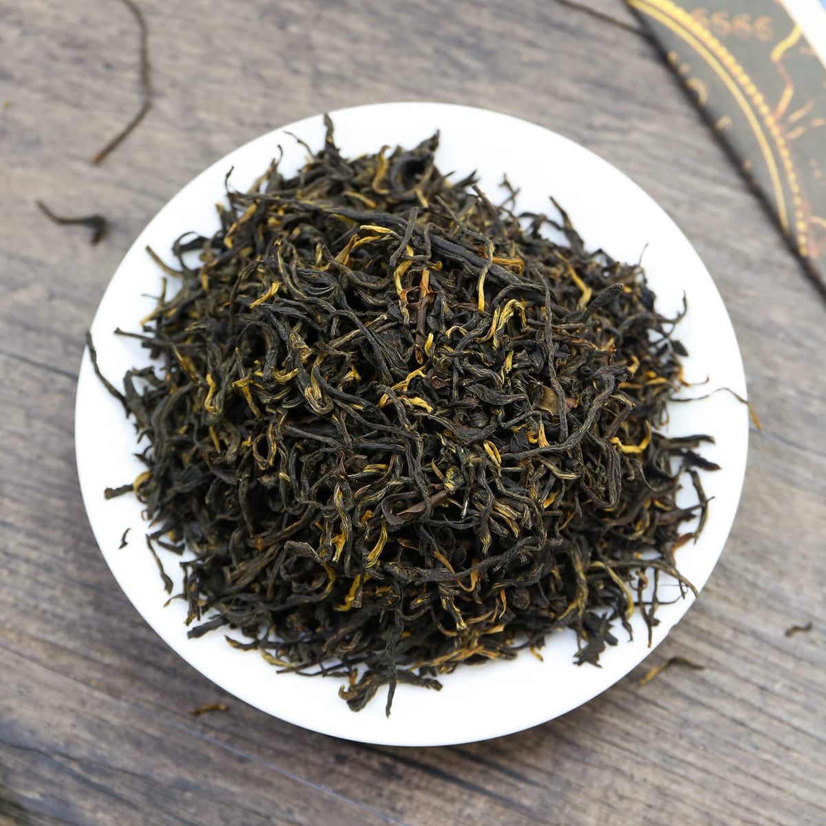 FullChea Golden Monkey Tea amber liquor in a cup highlights fruity notes for a pleasant sip.