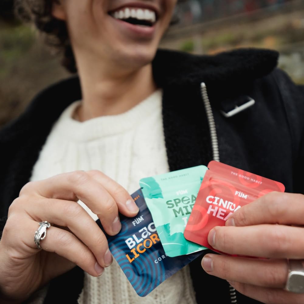 FÜM on-the-go use at work scene, discreet flavor moments