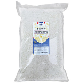 Fusion Select Sanpatong sticky rice packaging highlighting authentic Thai flavor and gluten-free qualities.