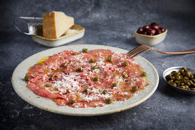 Gaea Classic olive oil pour shot ideal for drizzling over salads and bread.