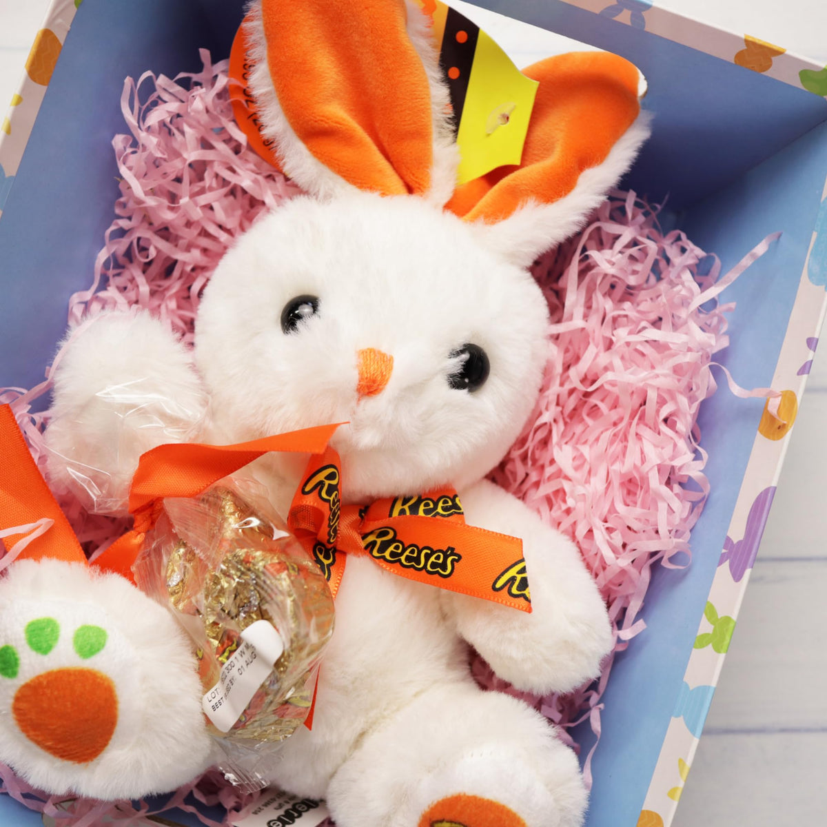 Galerie Reese's Easter Bunny Gift Set gift-ready basket presentation.