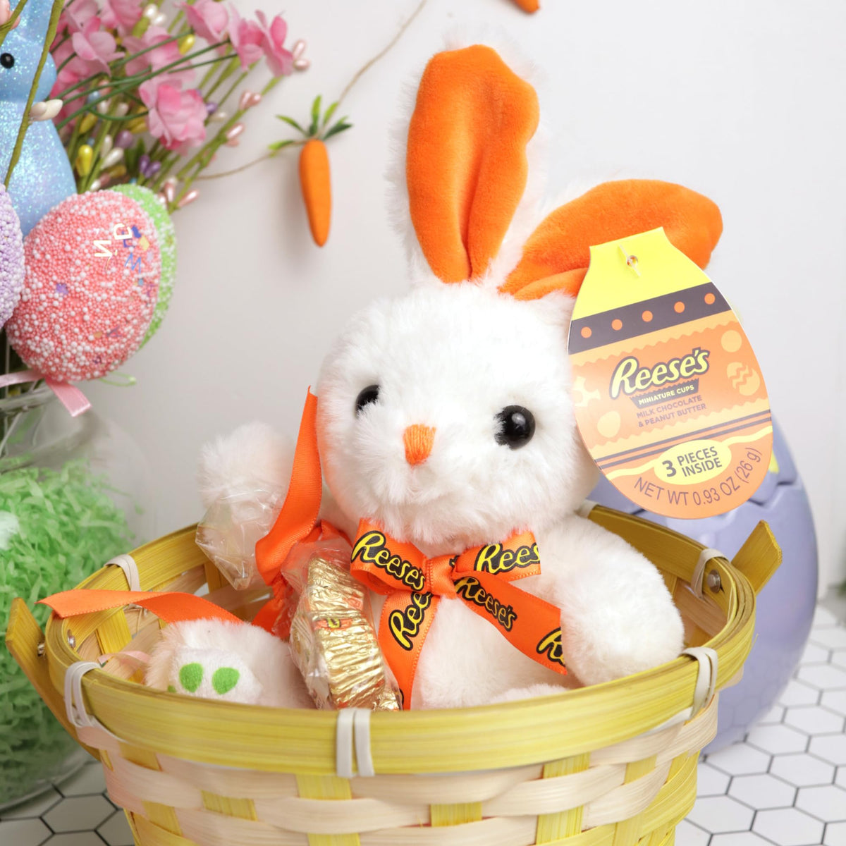 Galerie Reese's Easter Bunny Gift Set Easter Bunny tin holds four mini cups for gifting.