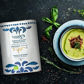 García de la Cruz 1872 EVOO tin packaging protects flavor and aroma.