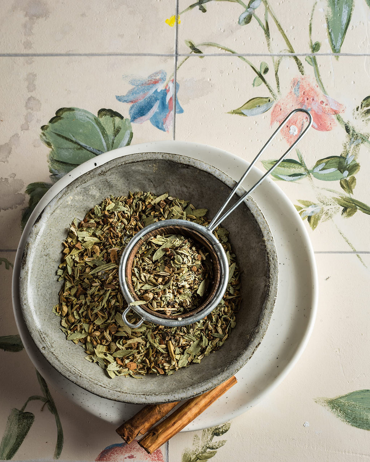 Gardenika 4 oz loose-leaf packaging with resealable pouch to keep freshness.