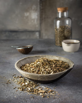 Gardenika Ayurvedic detox tea with citrus mint aroma in steaming cup