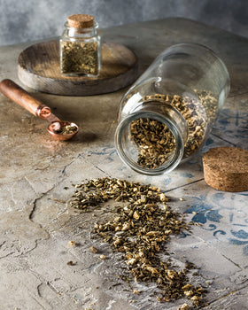 Gardenika Digestive Tea steeping cup with steam, perfect for a cozy afternoon