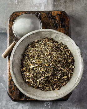 Gardenika immune tea ready for steeping in a cozy kitchen setup.