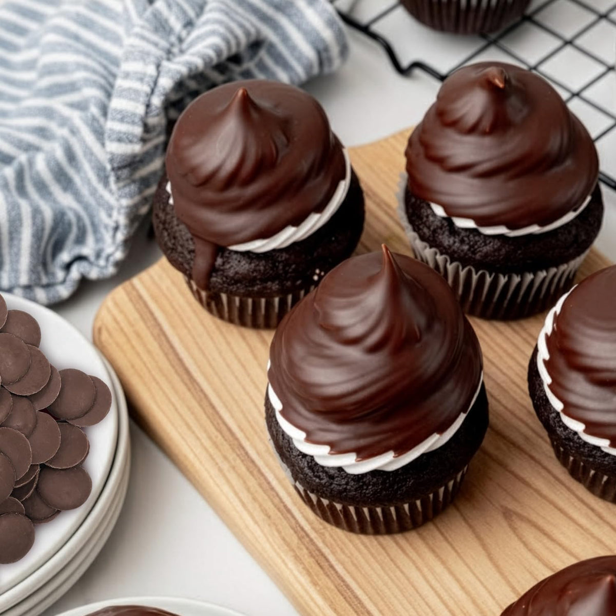 GEEOOLLAH candy melts melting smoothly in the microwave for glossy coatings