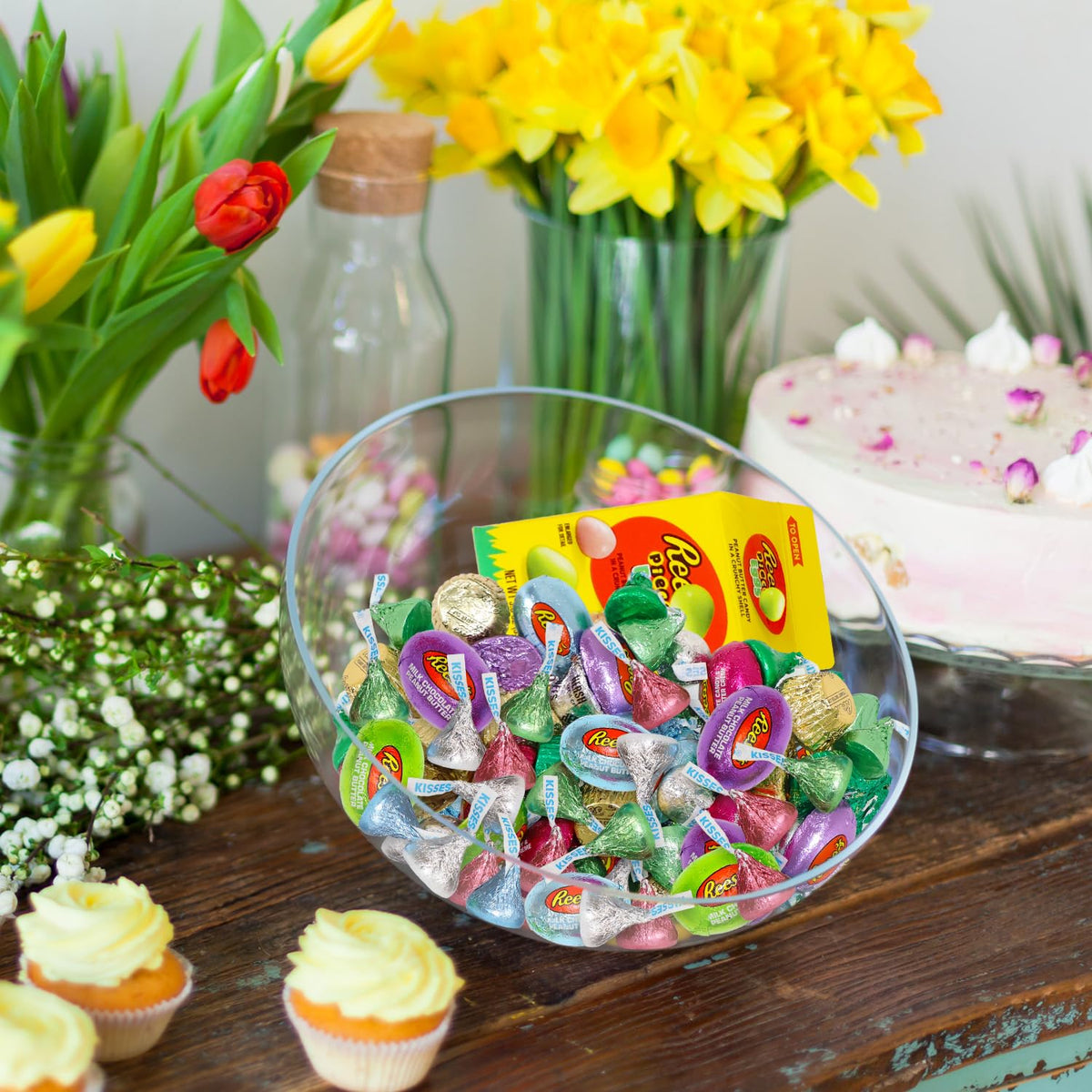 GEEOOLLAH candy buffet-ready display featuring a rainbow of chocolates.