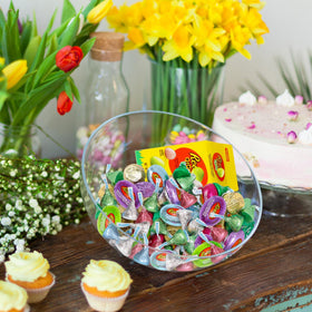 GEEOOLLAH candy buffet-ready display featuring a rainbow of chocolates.