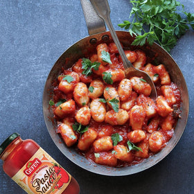 Gefen classic marinara pour action ideal for quick weeknight pasta.