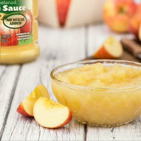 Gefen unsweetened apple sauce 23oz jar pouring, convenient family size for snacks.